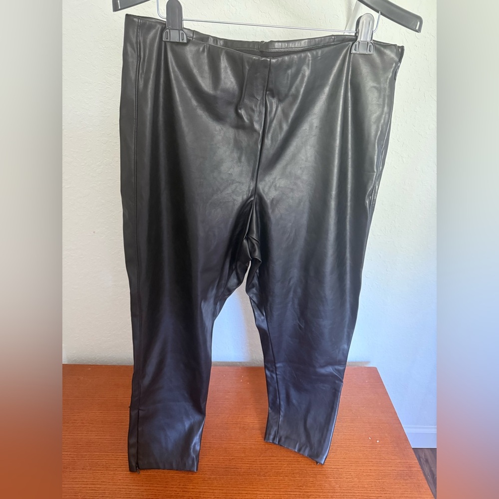 Old Navy skinny faux leather pants 18